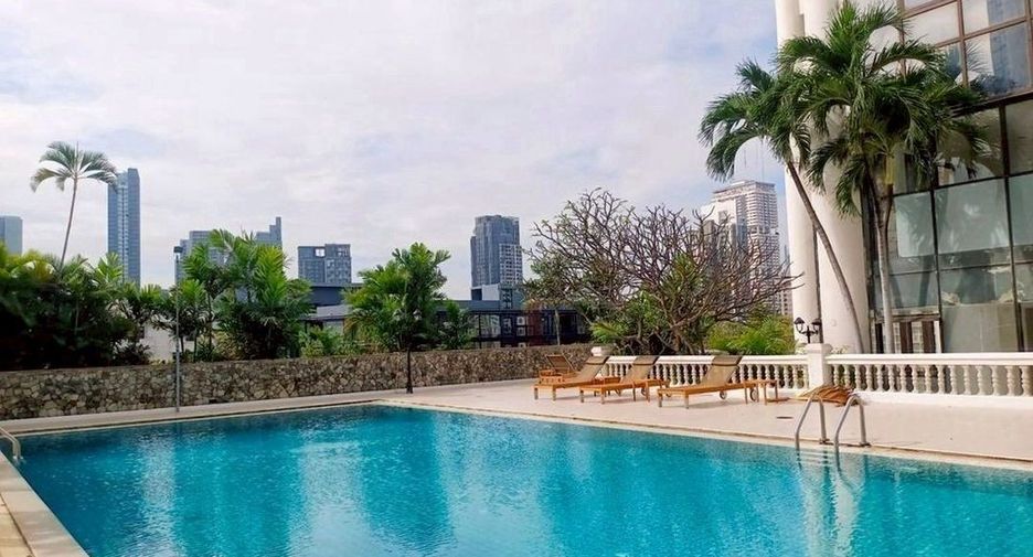 For rent 2 bedrooms condo in Watthana, Bangkok