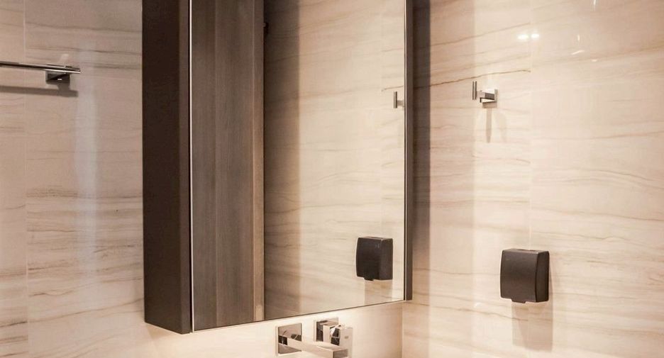 For rent 2 bedrooms condo in Pathum Wan, Bangkok
