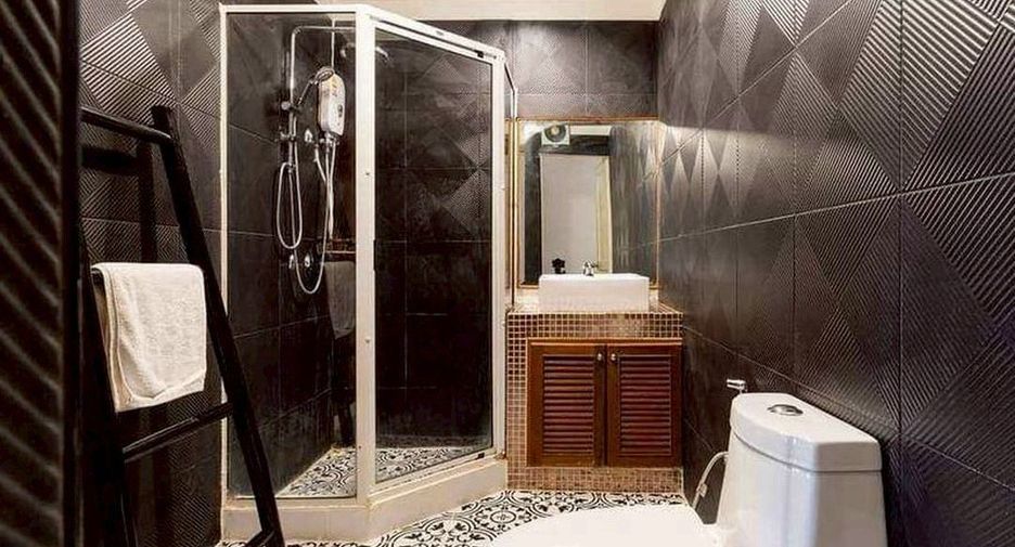 For rent 3 bedrooms house in Ratchathewi, Bangkok