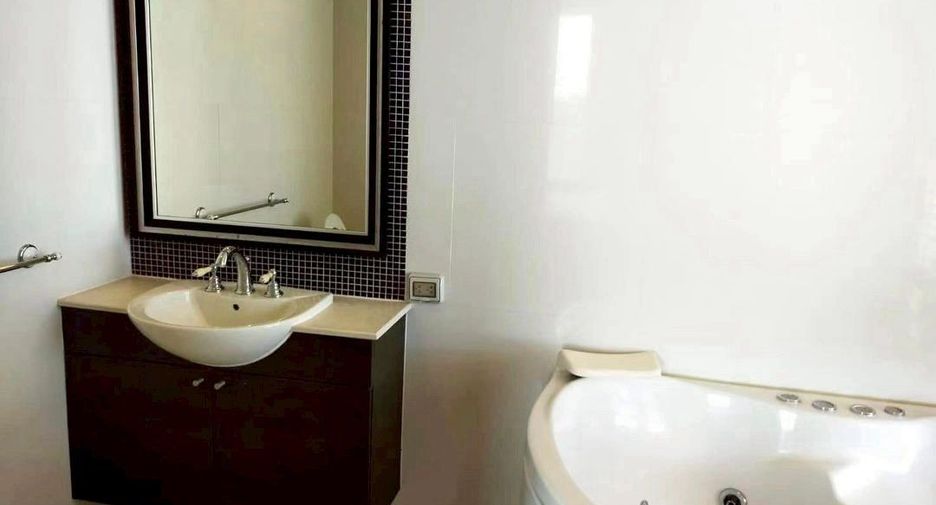 For rent 2 bedrooms condo in Bang Kho Laem, Bangkok