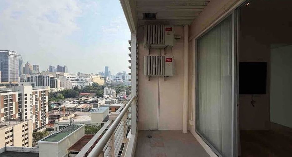 For rent 2 bedrooms condo in Ratchathewi, Bangkok