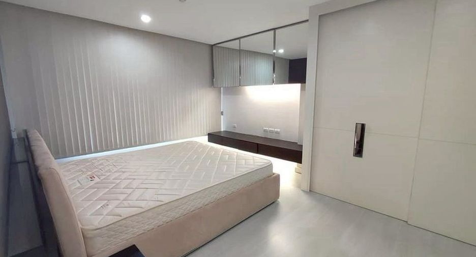 For rent 2 bedrooms condo in Khlong San, Bangkok