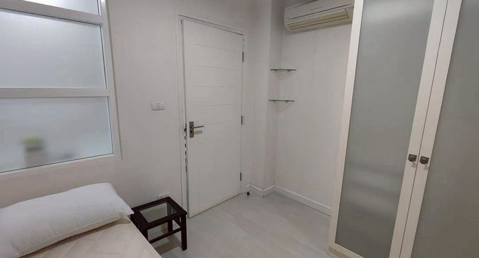 For rent 2 bedrooms condo in Khlong San, Bangkok