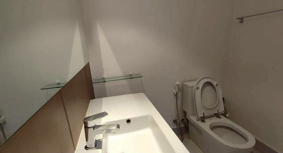 For rent 2 bedrooms condo in Khlong San, Bangkok