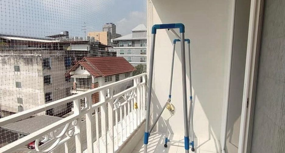 For rent 2 bedrooms condo in Khlong San, Bangkok