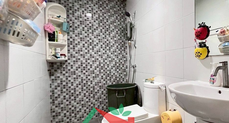 For sale 4 bedrooms townhouse in Thanyaburi, Pathum Thani