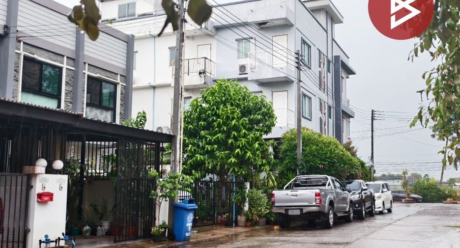For sale 3 bedrooms townhouse in Mueang Chachoengsao, Chachoengsao