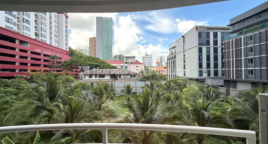 For rent 2 bedrooms condo in Ratchathewi, Bangkok