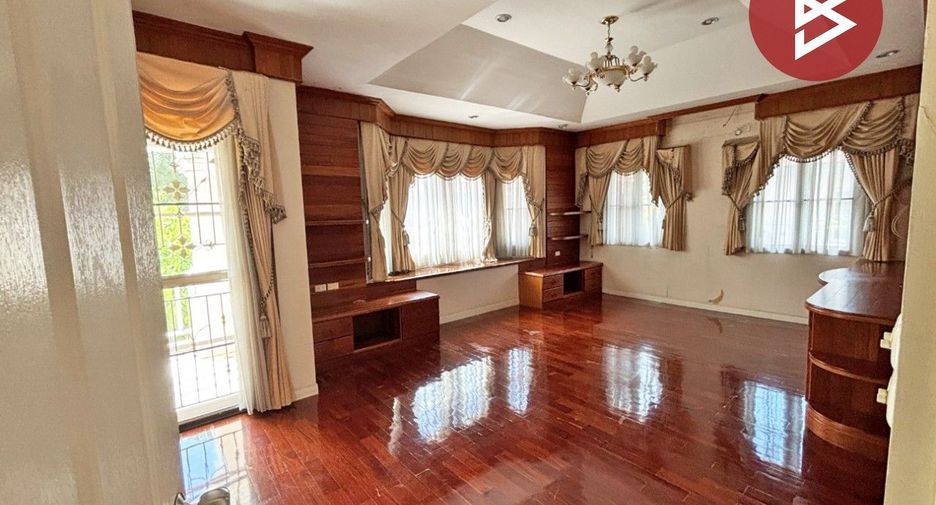 For sale 4 bedrooms house in Khlong Sam Wa, Bangkok