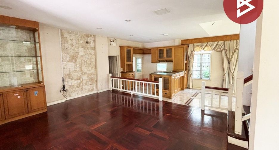 For sale 4 bedrooms house in Khlong Sam Wa, Bangkok