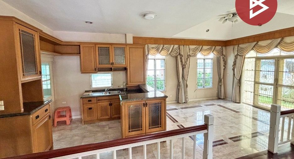 For sale 4 bedrooms house in Khlong Sam Wa, Bangkok