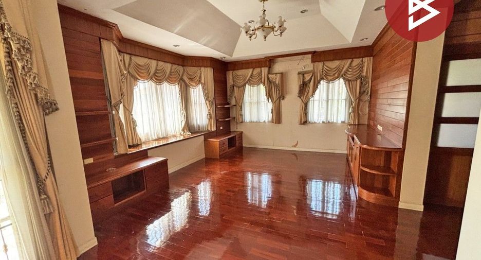 For sale 4 bedrooms house in Khlong Sam Wa, Bangkok