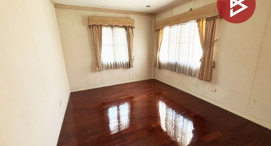 For sale 4 bedrooms house in Khlong Sam Wa, Bangkok