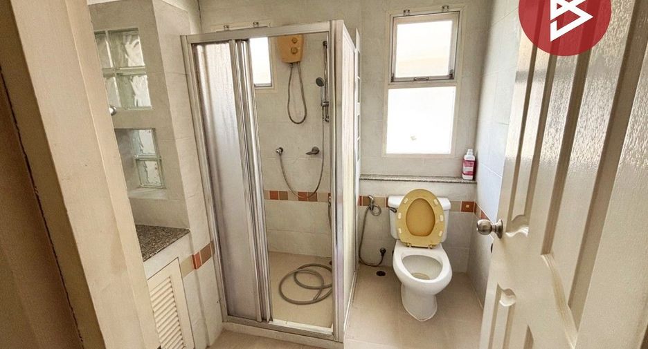 For sale 4 bedrooms house in Khlong Sam Wa, Bangkok