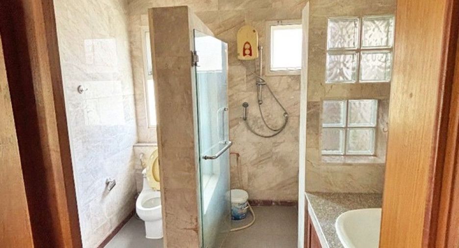 For sale 4 bedrooms house in Khlong Sam Wa, Bangkok
