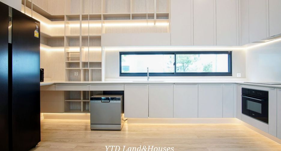 For rent and for sale 4 bedrooms house in Saphan Sung, Bangkok