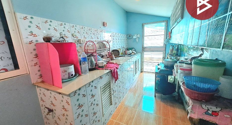 Reihenhaus zum Kauf mit 2 Zimmer in Phan Thong, Chonburi