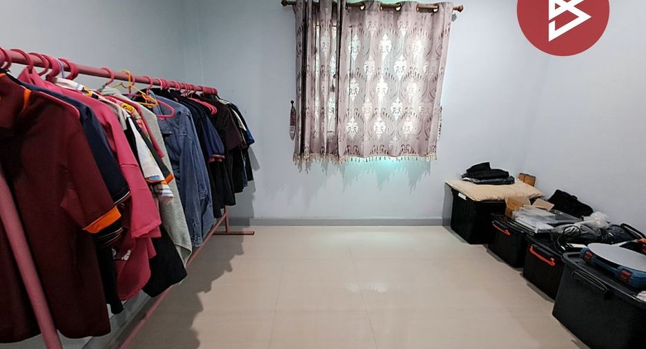 Reihenhaus zum Kauf mit 2 Zimmer in Phan Thong, Chonburi