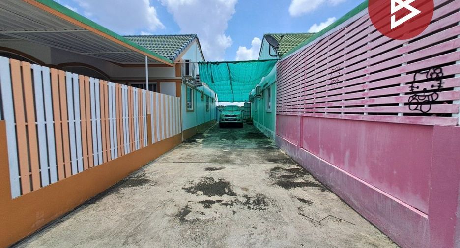 Reihenhaus zum Kauf mit 2 Zimmer in Phan Thong, Chonburi