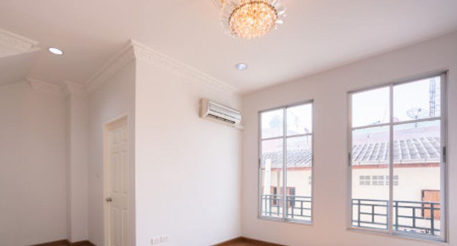 For sale 4 bedrooms townhouse in Yan Nawa, Bangkok