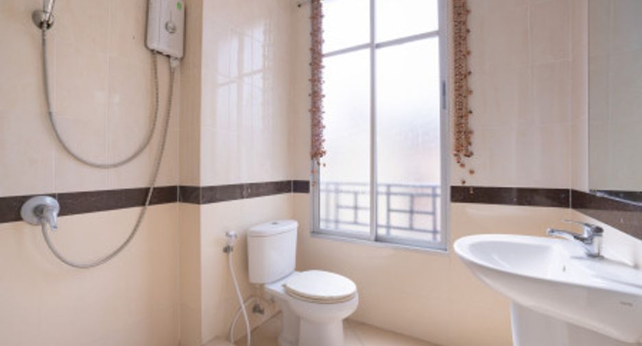 For sale 4 bedrooms townhouse in Yan Nawa, Bangkok