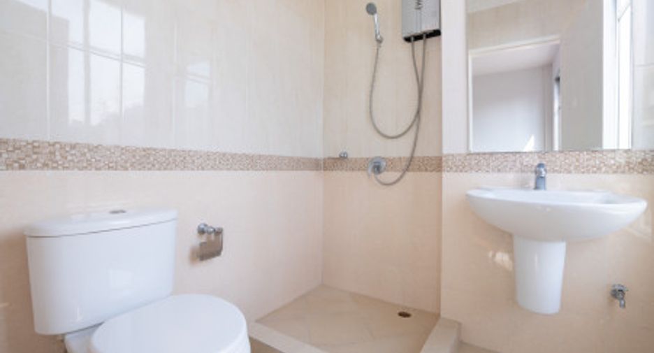 For sale 4 bedrooms townhouse in Yan Nawa, Bangkok