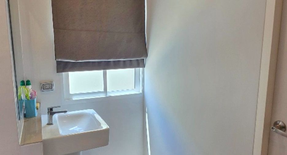 For sale 4 bedrooms townhouse in Mueang Samut Sakhon, Samut Sakhon