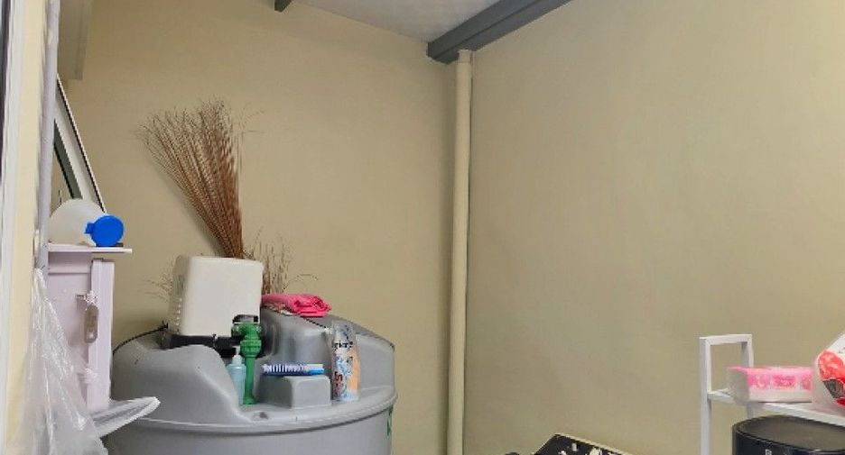 For sale 4 bedrooms townhouse in Mueang Samut Sakhon, Samut Sakhon