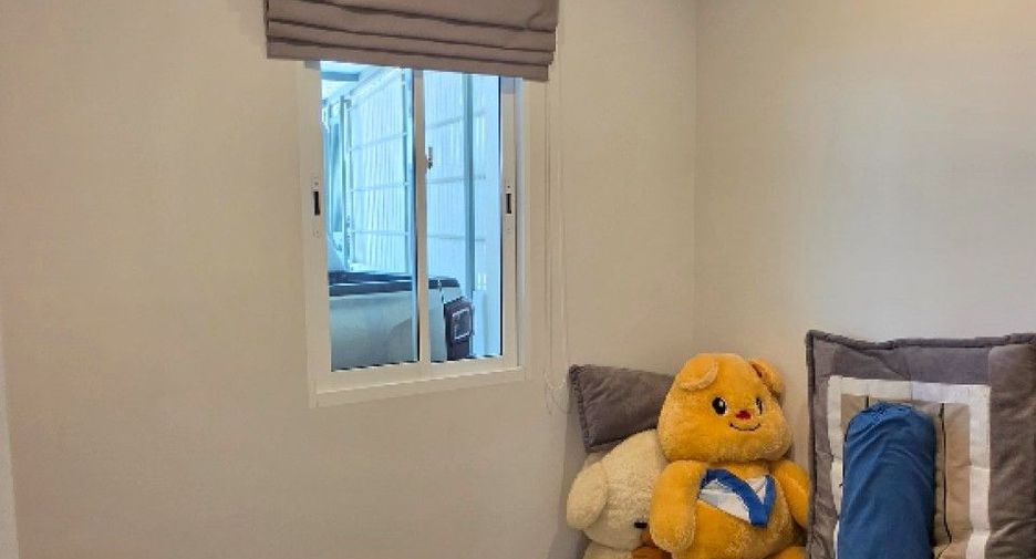 For sale 4 bedrooms townhouse in Mueang Samut Sakhon, Samut Sakhon