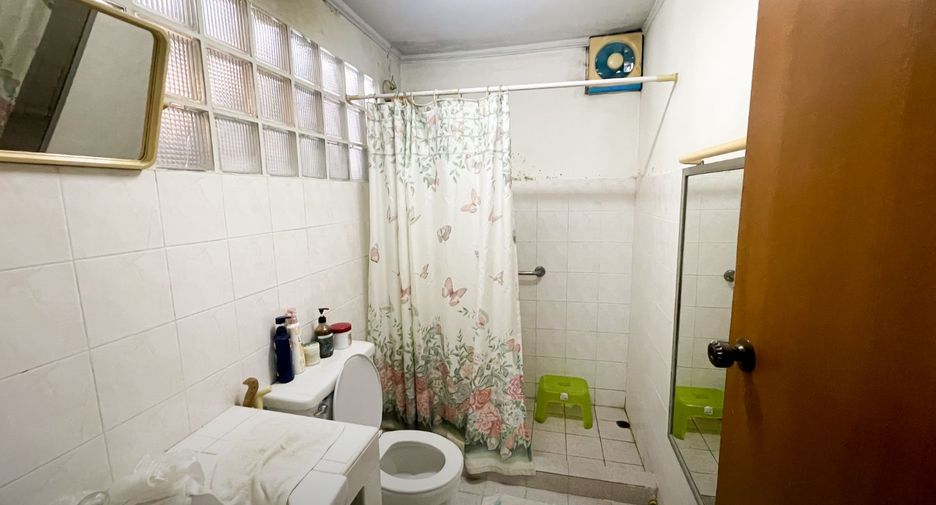 For sale 5 bedrooms house in Chatuchak, Bangkok