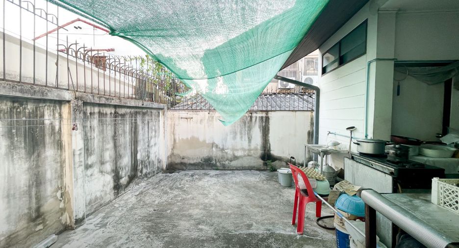 For sale 5 bedrooms house in Chatuchak, Bangkok