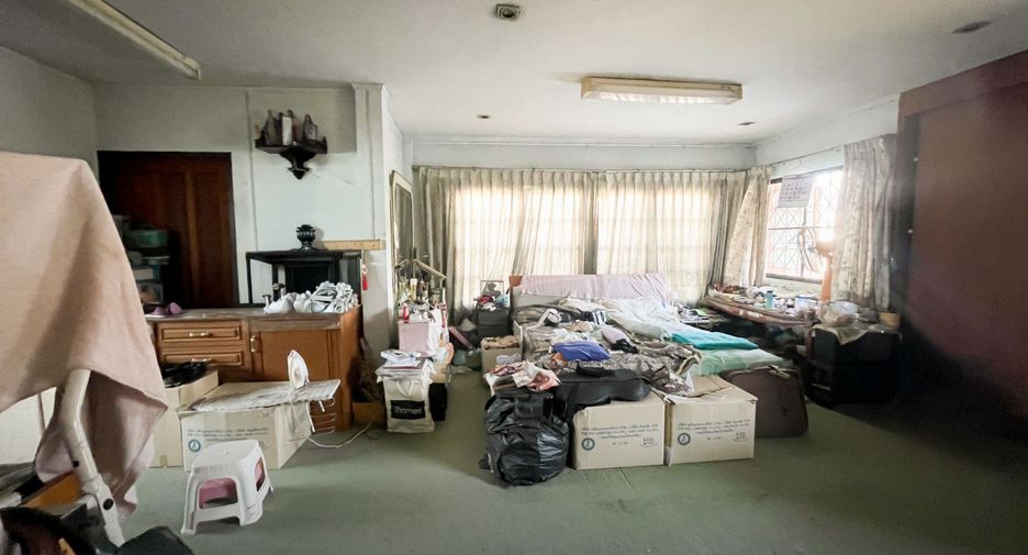 For sale 5 bedrooms house in Chatuchak, Bangkok