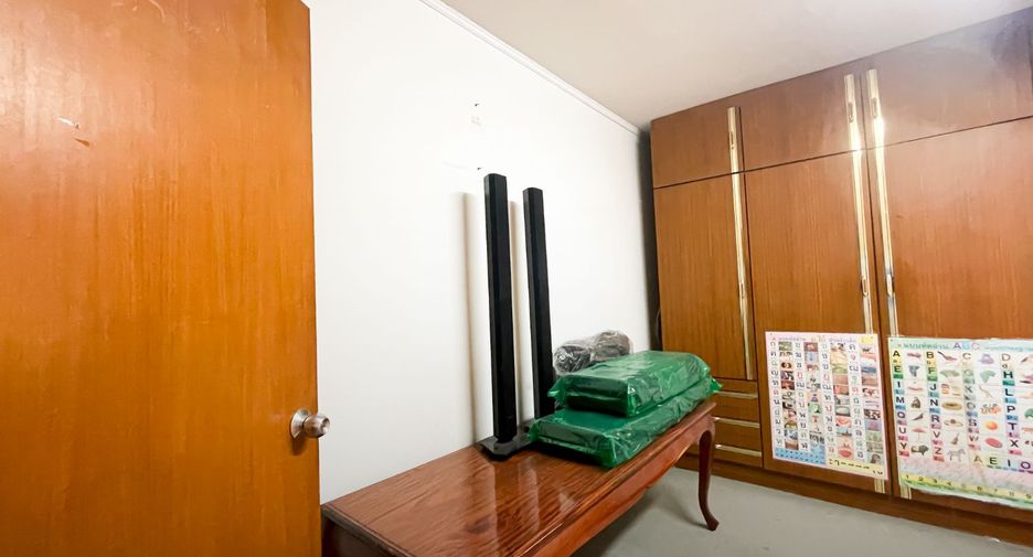 For sale 5 bedrooms house in Chatuchak, Bangkok