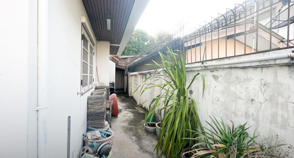 For sale 5 bedrooms house in Chatuchak, Bangkok