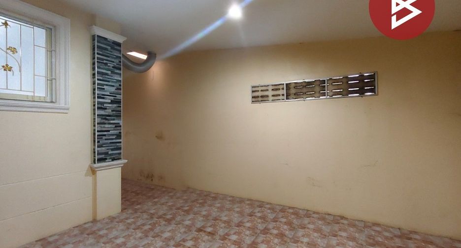 For sale 4 bedrooms house in Mueang Nakhon Pathom, Nakhon Pathom