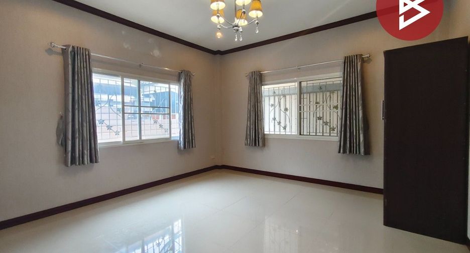 For sale 4 bedrooms house in Mueang Nakhon Pathom, Nakhon Pathom