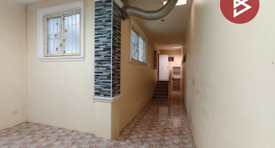 For sale 4 bedrooms house in Mueang Nakhon Pathom, Nakhon Pathom