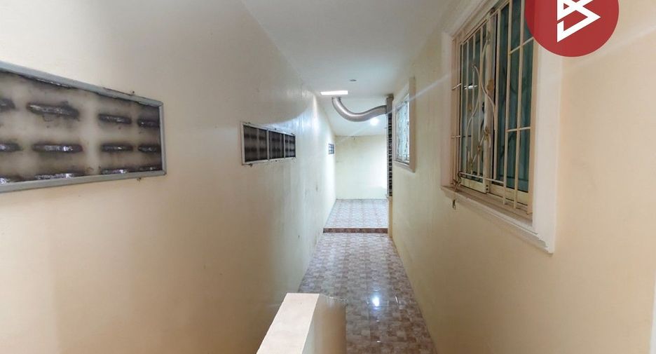 For sale 4 bedrooms house in Mueang Nakhon Pathom, Nakhon Pathom