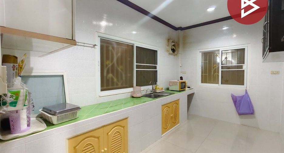 For sale 4 bedrooms house in Mueang Nakhon Pathom, Nakhon Pathom