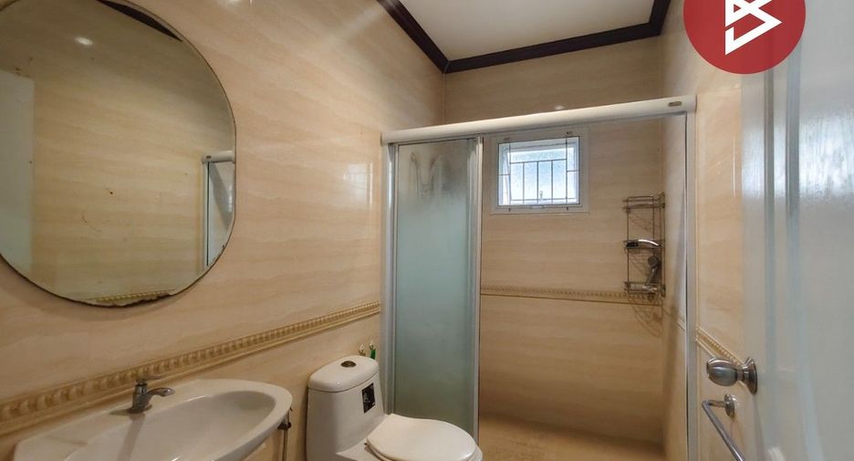 For sale 4 bedrooms house in Mueang Nakhon Pathom, Nakhon Pathom