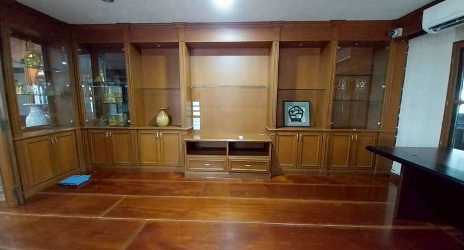 For sale 6 bedrooms house in Mueang Chon Buri, Chonburi