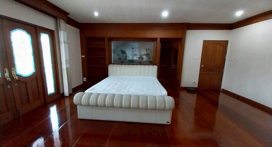 For sale 6 bedrooms house in Mueang Chon Buri, Chonburi