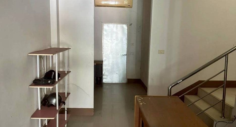 For sale 2 bedrooms retail Space in Mueang Chiang Rai, Chiang Rai