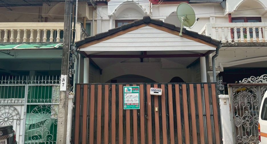 For rent 2 bedrooms townhouse in Huai Khwang, Bangkok
