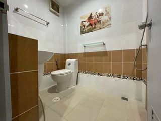 Reihenhaus zur Miete mit 2 Zimmer in Huai Khwang, Bangkok
