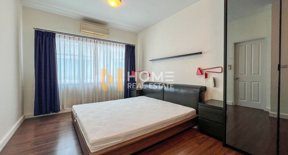 For sale 3 bedrooms townhouse in Bang Kapi, Bangkok