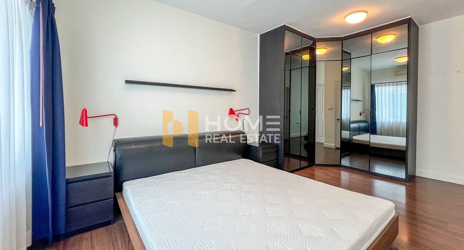 For sale 3 bedrooms townhouse in Bang Kapi, Bangkok