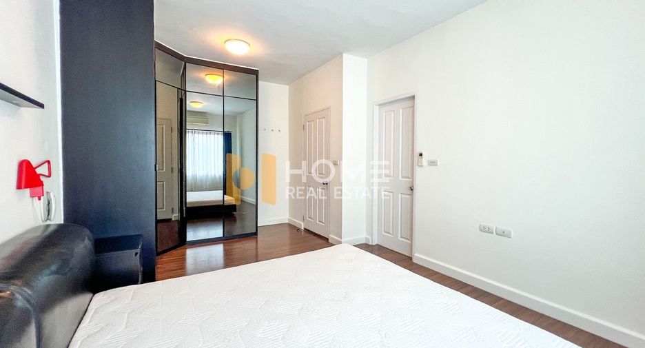 For sale 3 bedrooms townhouse in Bang Kapi, Bangkok