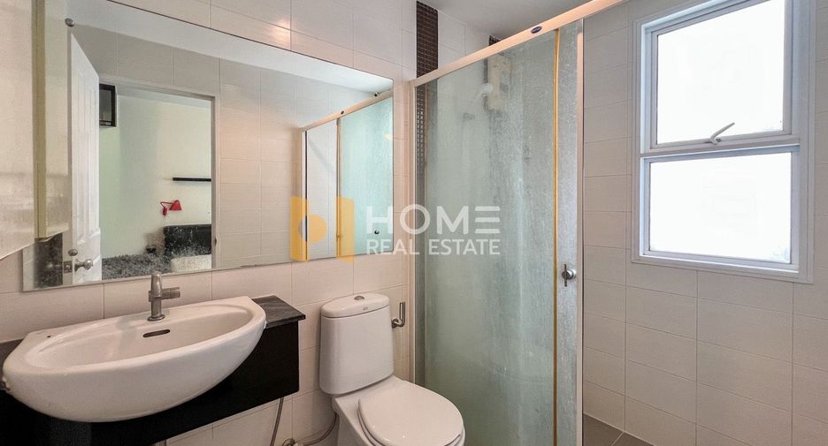 For sale 3 bedrooms townhouse in Bang Kapi, Bangkok