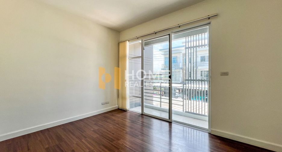 For sale 3 bedrooms townhouse in Bang Kapi, Bangkok